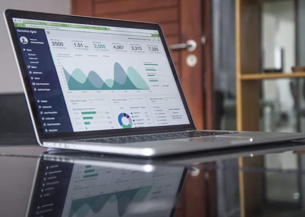Analyse de données et audit des processus IT sur écrans